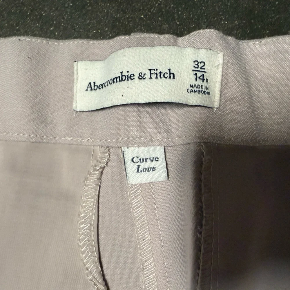 Abercrombie & Fitch Men's Pale Pink Chinos - Picture 2 of 3